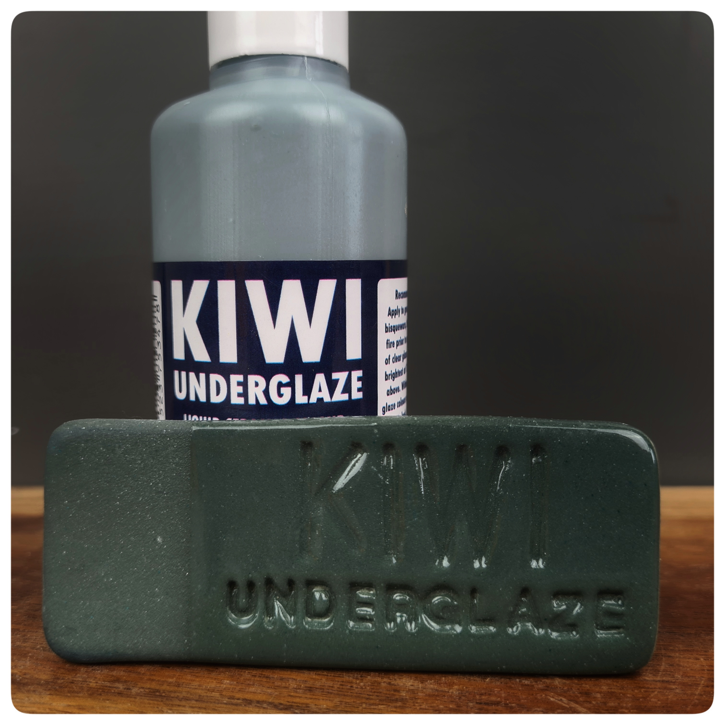 Kiwi Underglaze 100ml Steel Grey